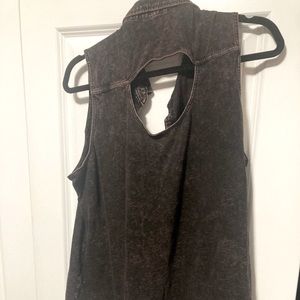 Rock & republic black acid wash sleeveless button up cut out shirt XL